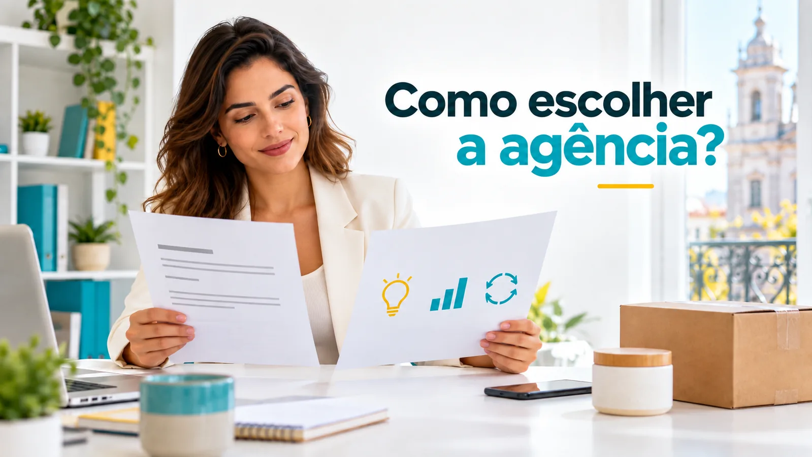 Empresária compara duas propostas para a sua loja online, com indicadores de estratégia e acompanhamento e texto Como escolher a agência